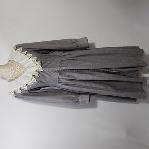 Vintage Mary Martin Women's Size 4-6P Gray Crochet Lace Collar Snap Front Dress